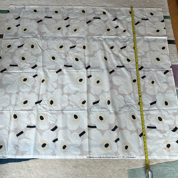 Marimekko Pieni Unikko 2 tablecloth 56” x 54.5” coated cotton hemmed beige cream - Picture 4 of 6